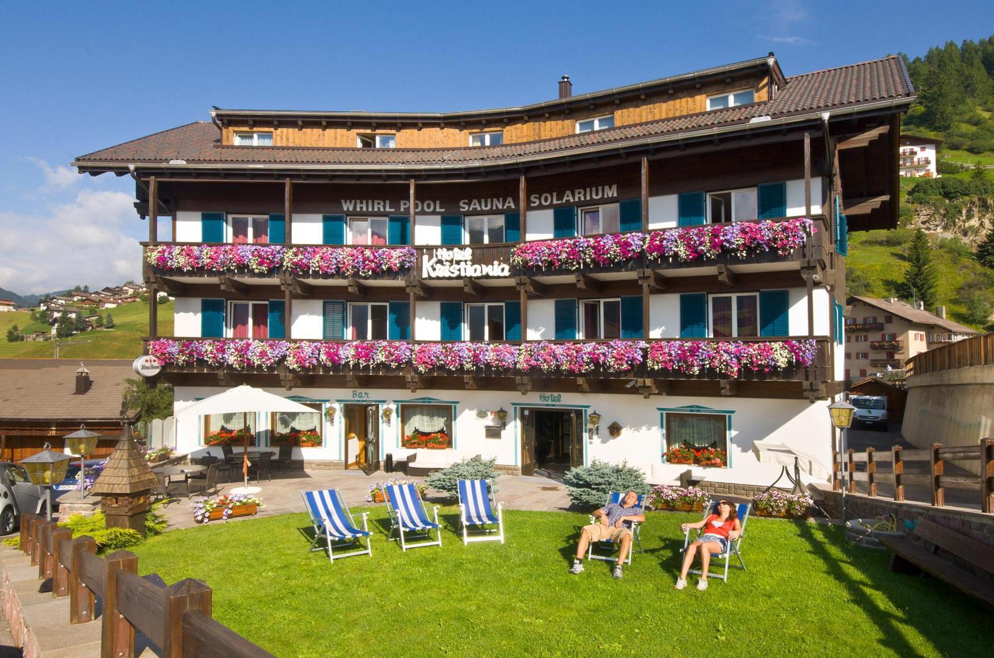 Kristiania Small Dolomites Hotel Selva di Val Gardena Ngoại thất bức ảnh